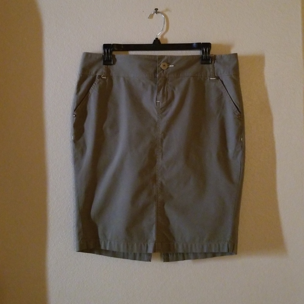 NWOT DKNY military style mini skirt, 11.